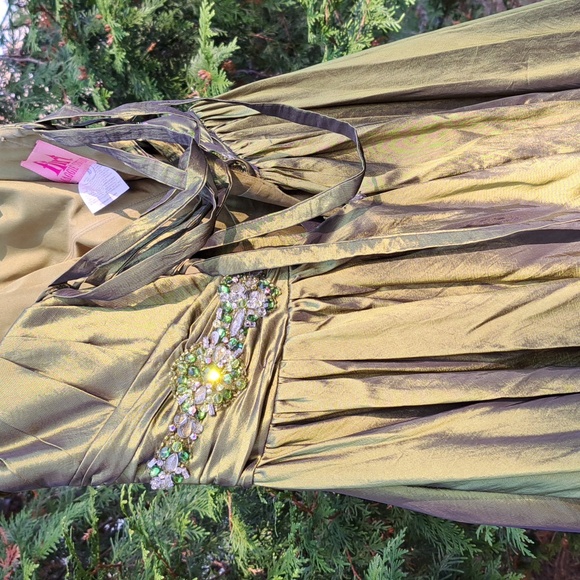 Flirt By MAGGIE SOTTERO Emerald Green XV Ball Gown Formal Dress Size 10 - Picture 6 of 15